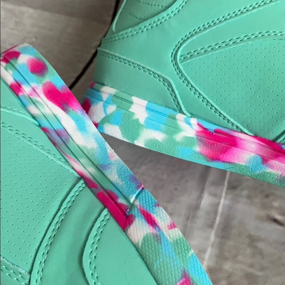 FILA girls high top sneakers in size 2.5 NWOT - Picture 16 of 16